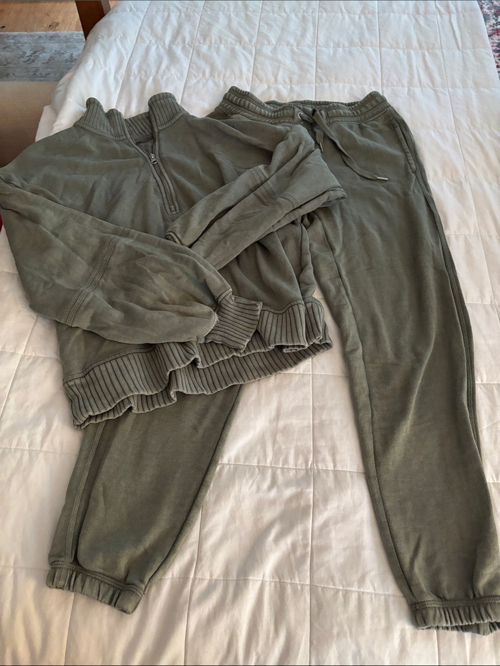 Aerie Olive Green Jogger Sweatpants - Unbranded and quarter zip XS NWOT